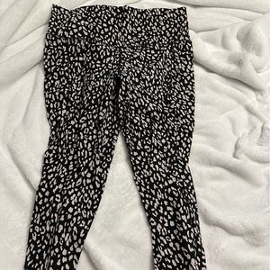 Athleta salutation 7/8 leggings worn once